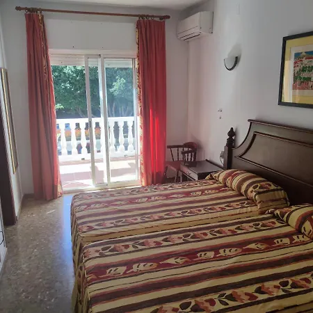 Hostal Europa إِستيبونا