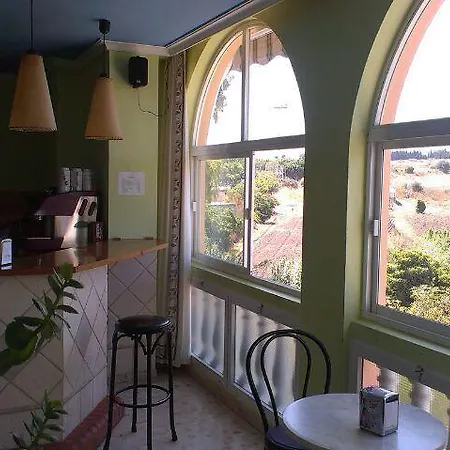 بيت ضيافة Hostal Europa إِستيبونا